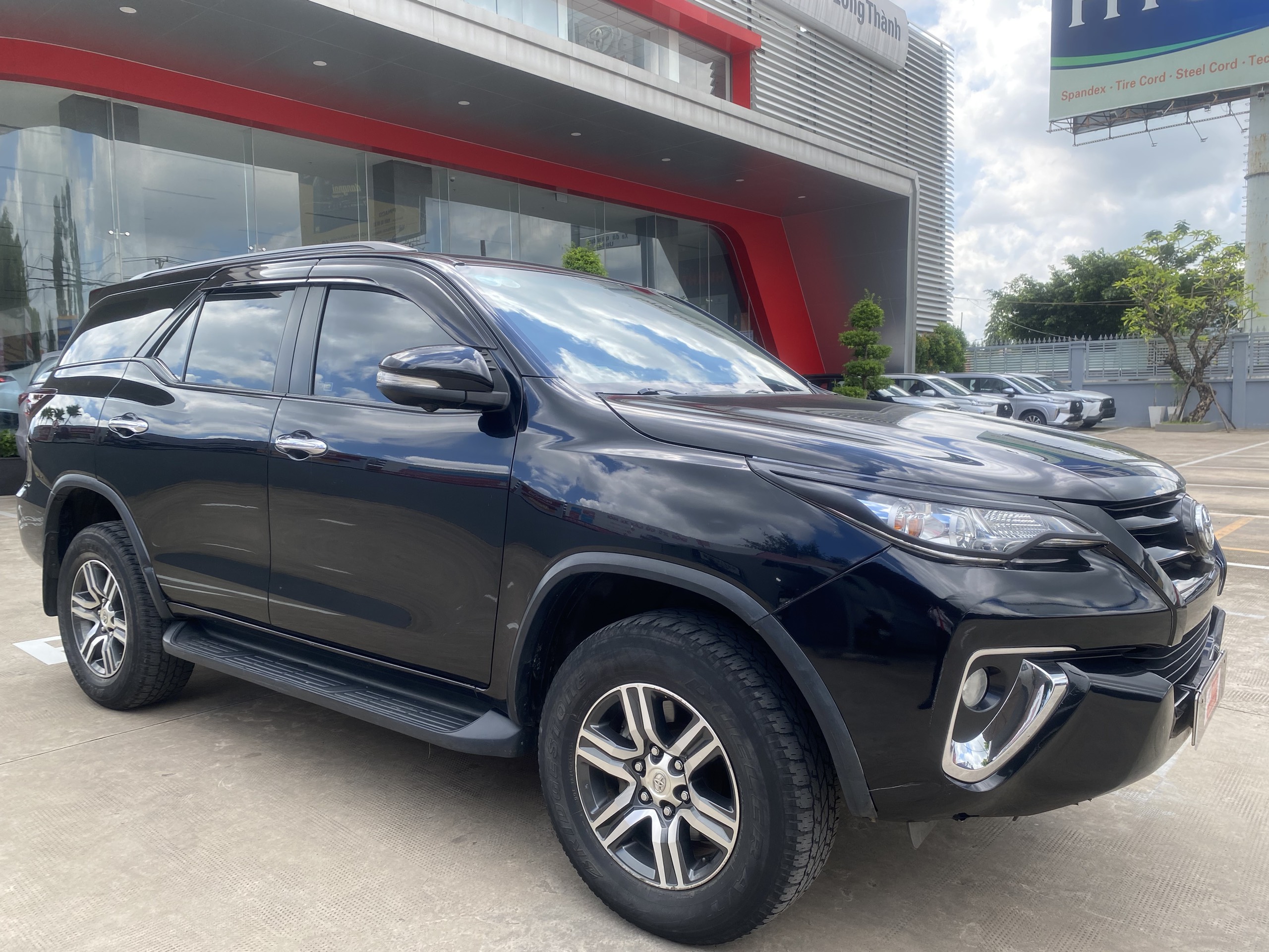 FORTUNER V 4X2