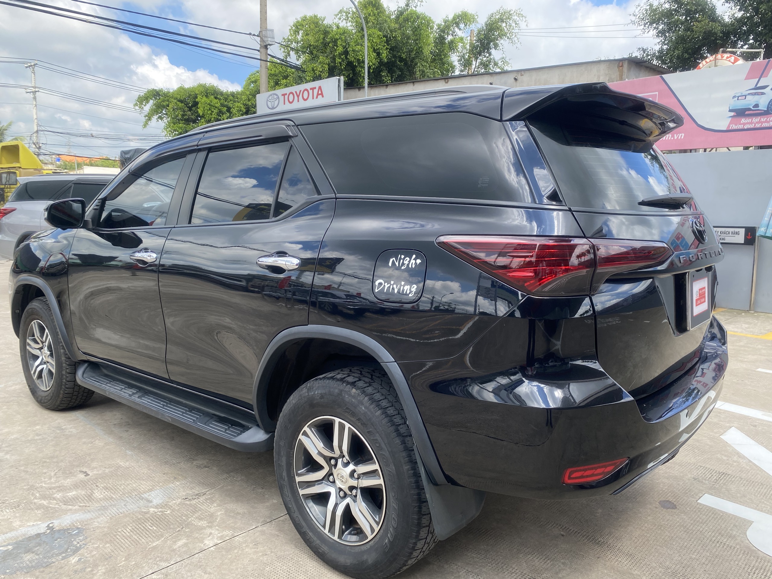 FORTUNER V 4X2